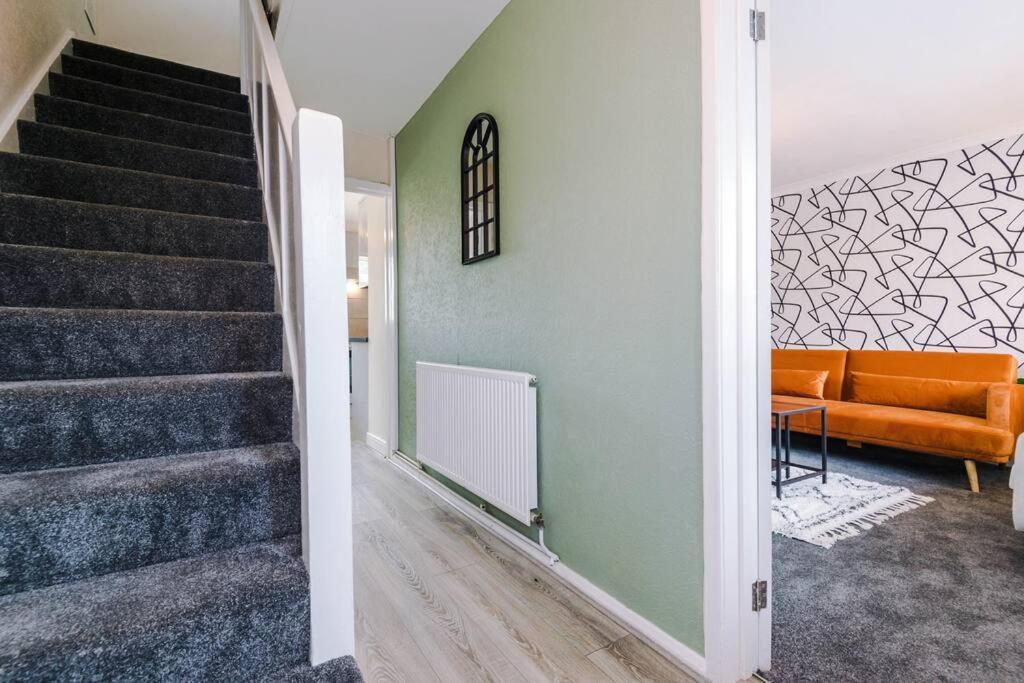 Cheerful 3 Bedroom Home With Parking Near Chester Saughall Exterior photo